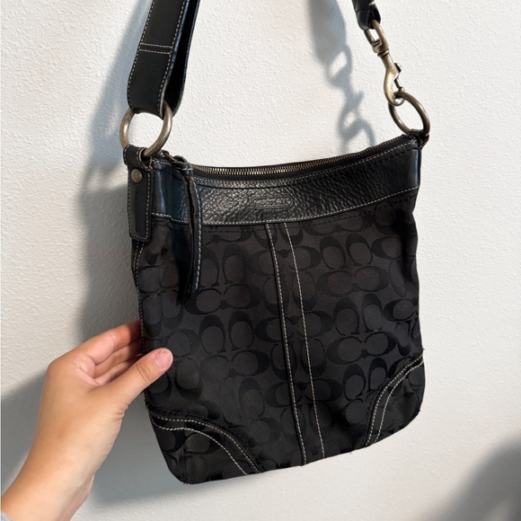 COACH 10403 BLACK JACQUARD LEATHER TRIM BRASS HDWRE SHOULDER BAG PURSE - Picture 1 of 5